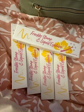 Freckles Stamp & Liquid Eyeliner - Pink & Gold